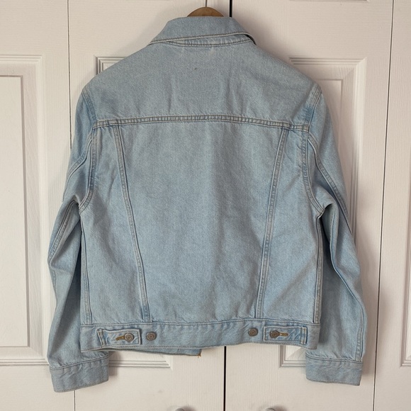 Levi's Women's Ex-Boyfriend Trucker light washed Denim Jacket XS - Picture 6 of 6